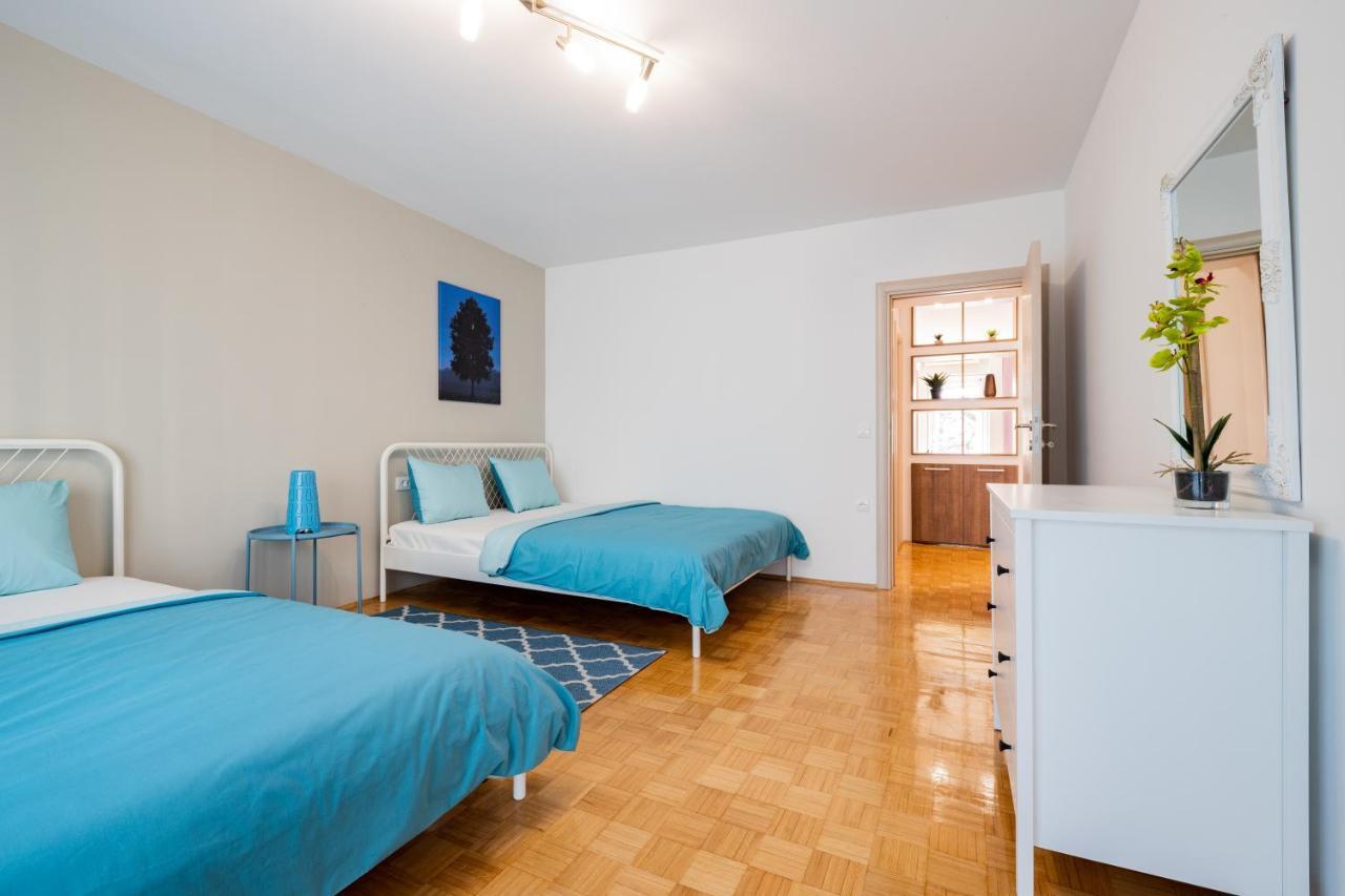 Apartamento !Promo! Blue Amber Downtown-Free Private Garage-Fast Wi-Fi Novi Sad Exterior foto